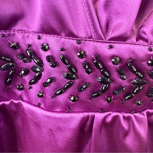 Cleo Pink Satin Vneck Sleeveless Blouse Size Medium NWT Brand New - Picture 6 of 9